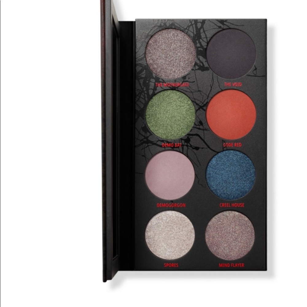 MAC X STRANGER THING The Void Eye Palette. NIB.